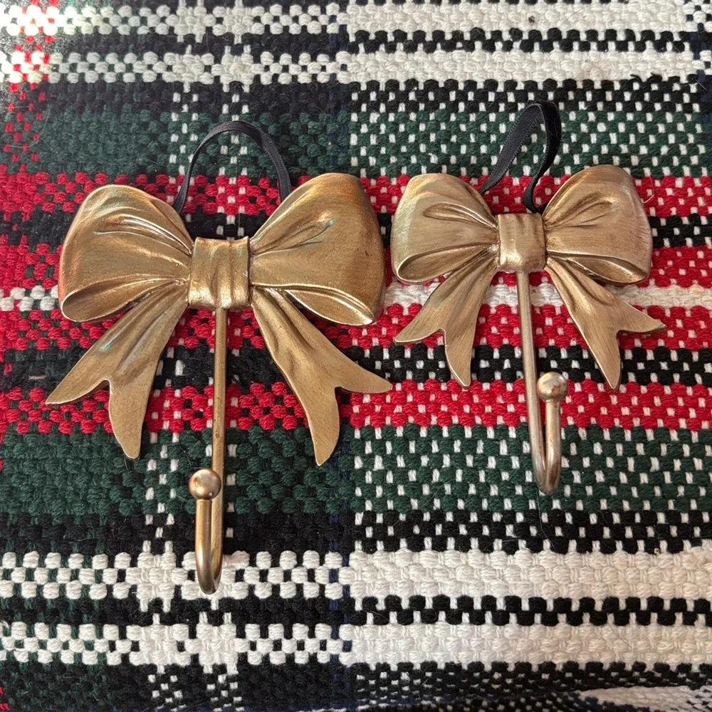 🆕Bundle Of 2 Gold Bow Wall Hooks, Large And Small